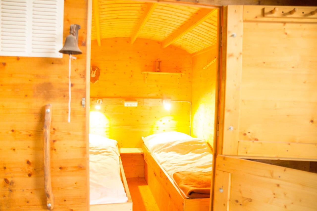 Hafentraum Indoorcampinghostel BRE Exteriör bild